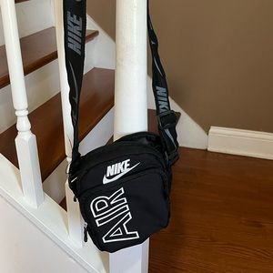 nice nike carry bag enough space to carry personals
